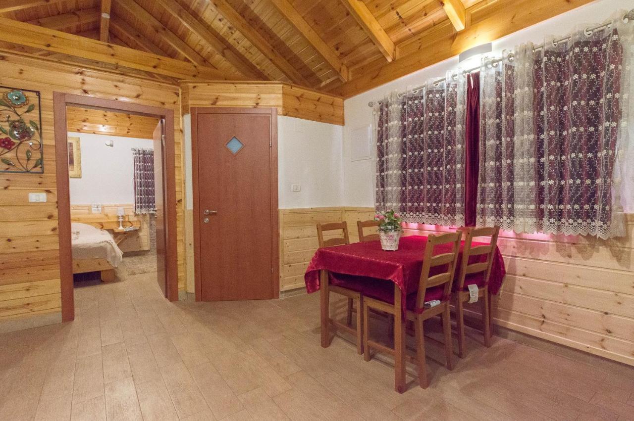 The Wooden Rose Cabins Bezet Exterior foto